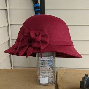 Cloche hat